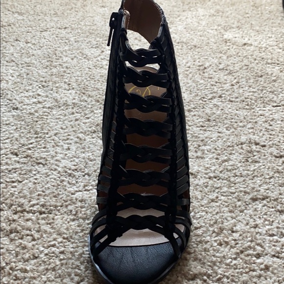 Heels - Picture 2 of 3